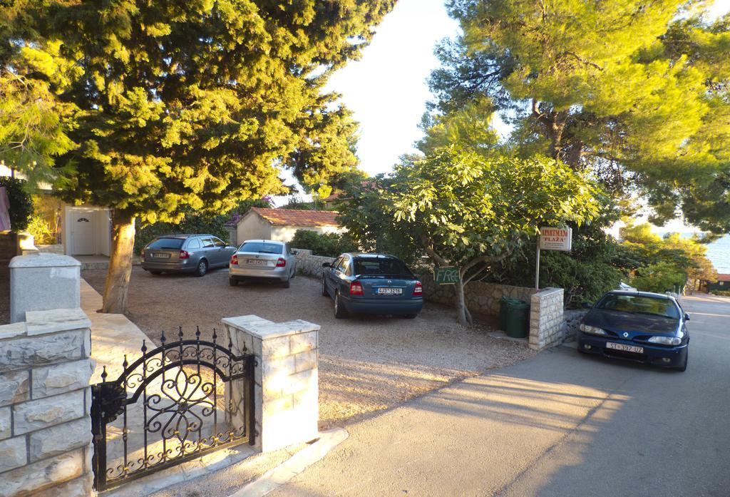 Apartments Plaza Ivan Dolac Exterior photo