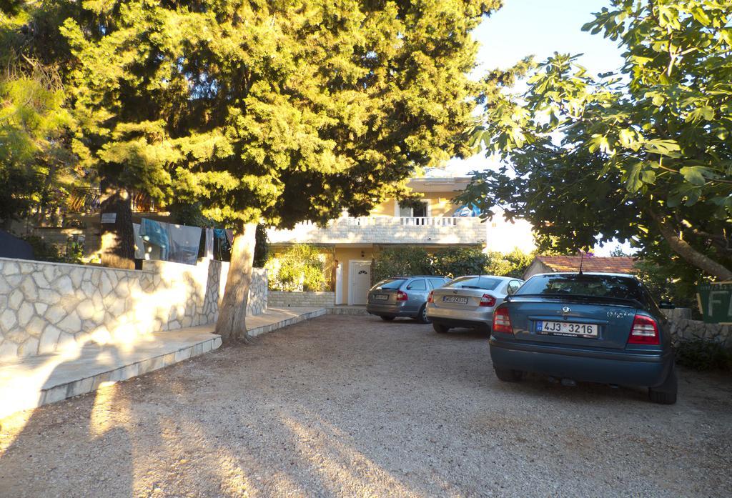 Apartments Plaza Ivan Dolac Exterior photo