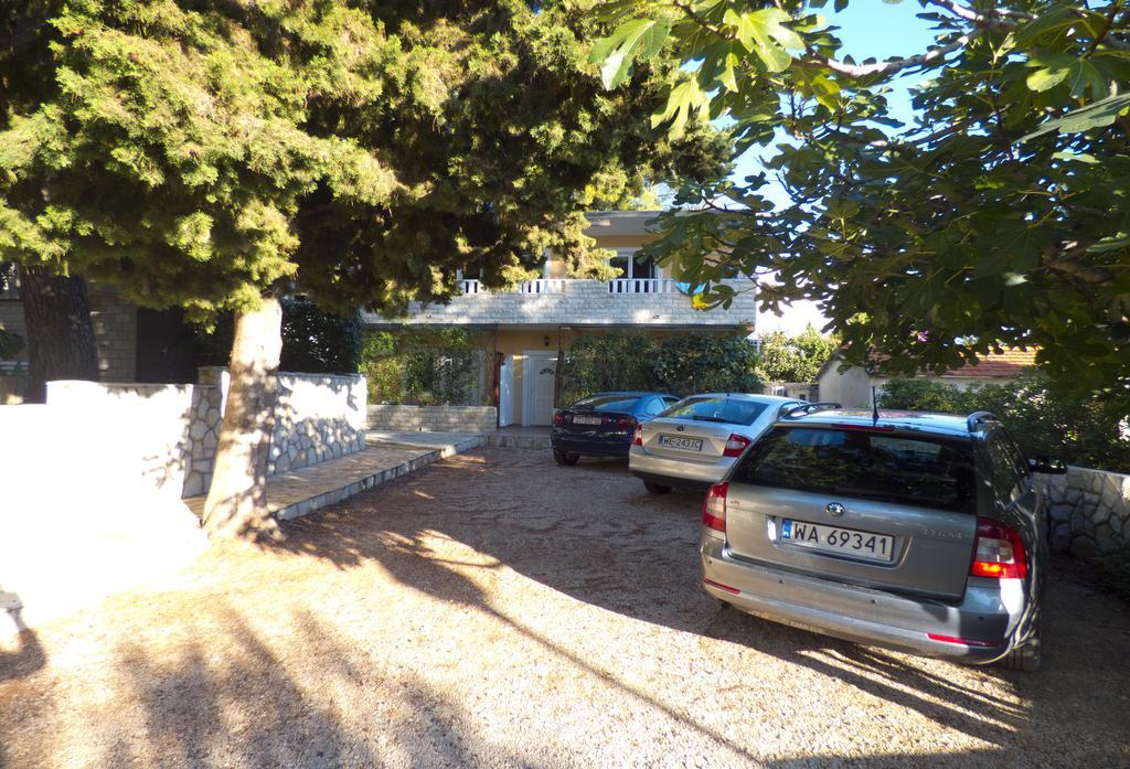 Apartments Plaza Ivan Dolac Exterior photo