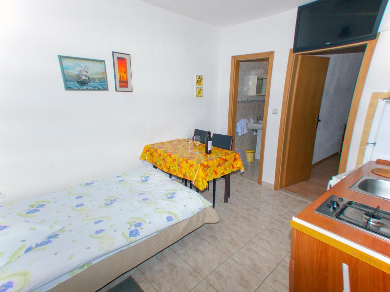 Apartments Plaza Ivan Dolac Exterior photo