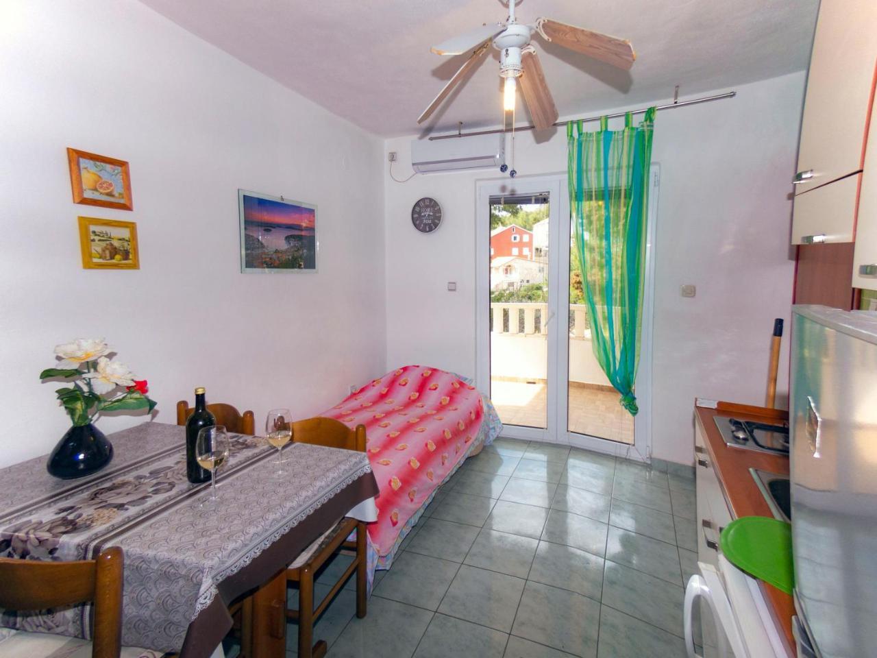 Apartments Plaza Ivan Dolac Exterior photo