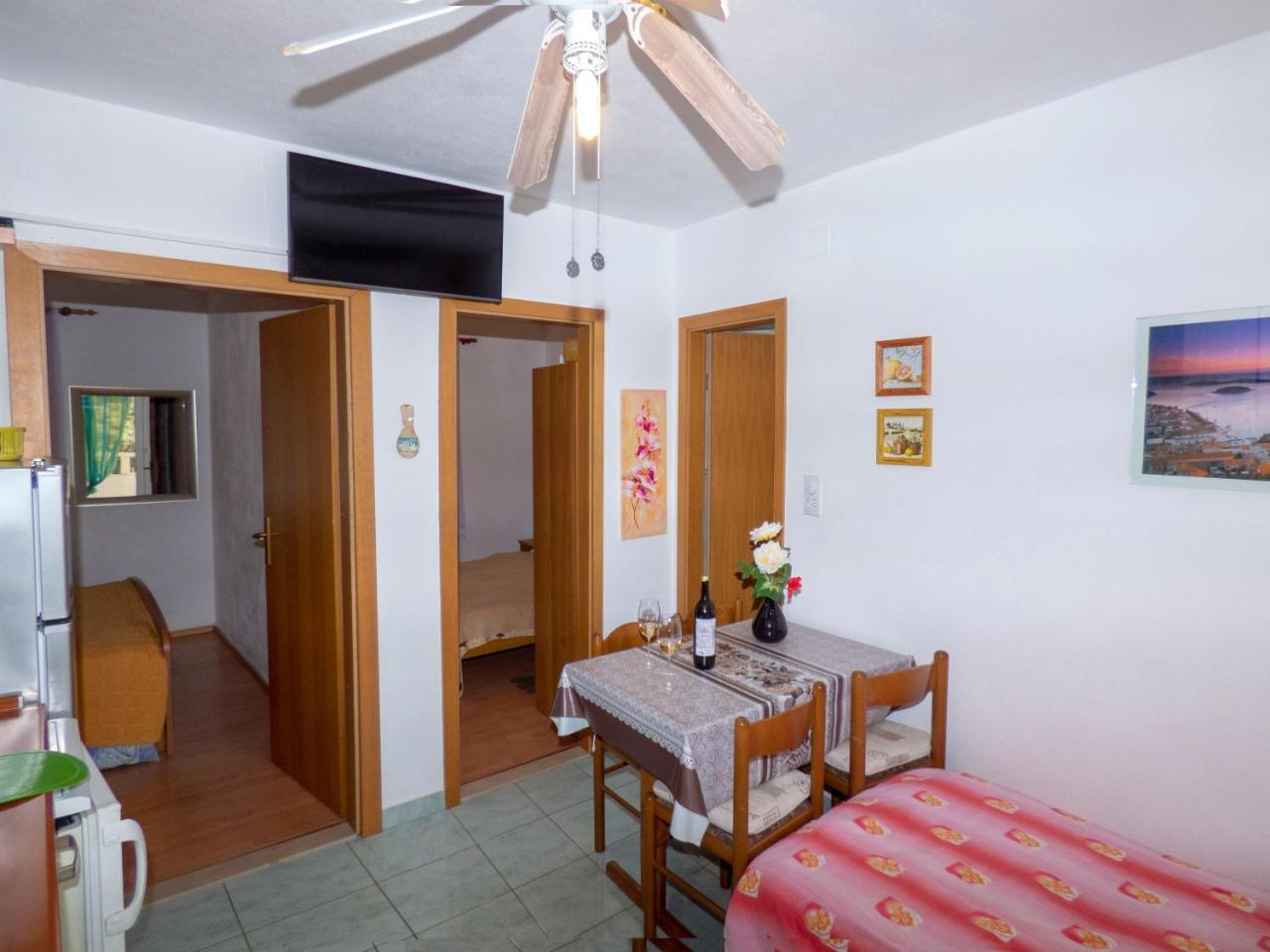 Apartments Plaza Ivan Dolac Exterior photo