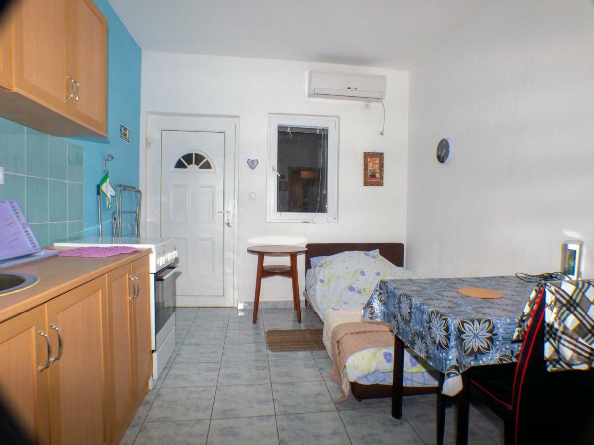 Apartments Plaza Ivan Dolac Exterior photo