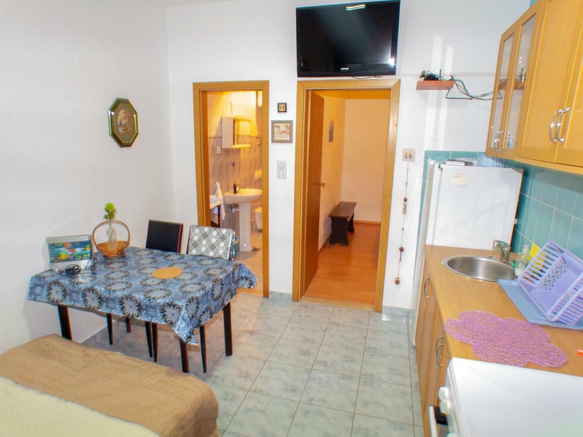 Apartments Plaza Ivan Dolac Exterior photo