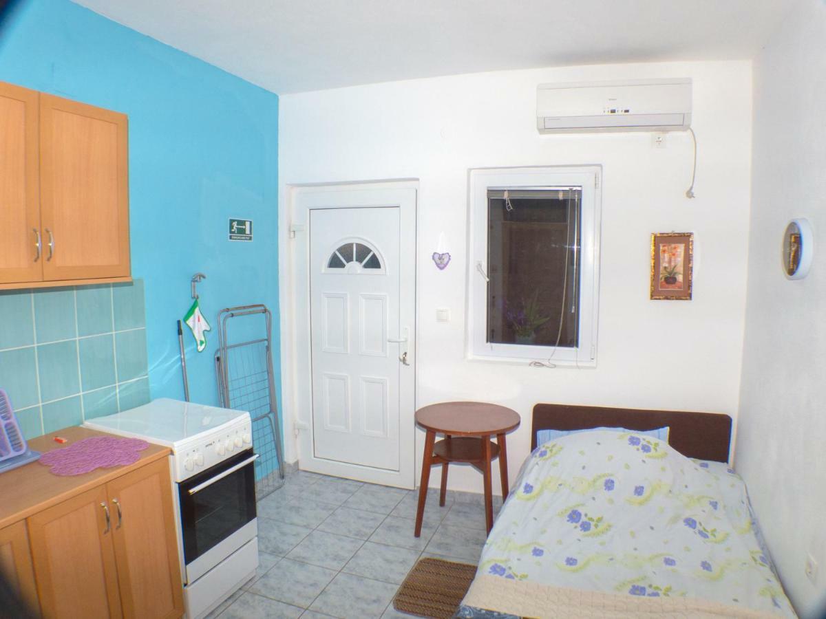 Apartments Plaza Ivan Dolac Exterior photo