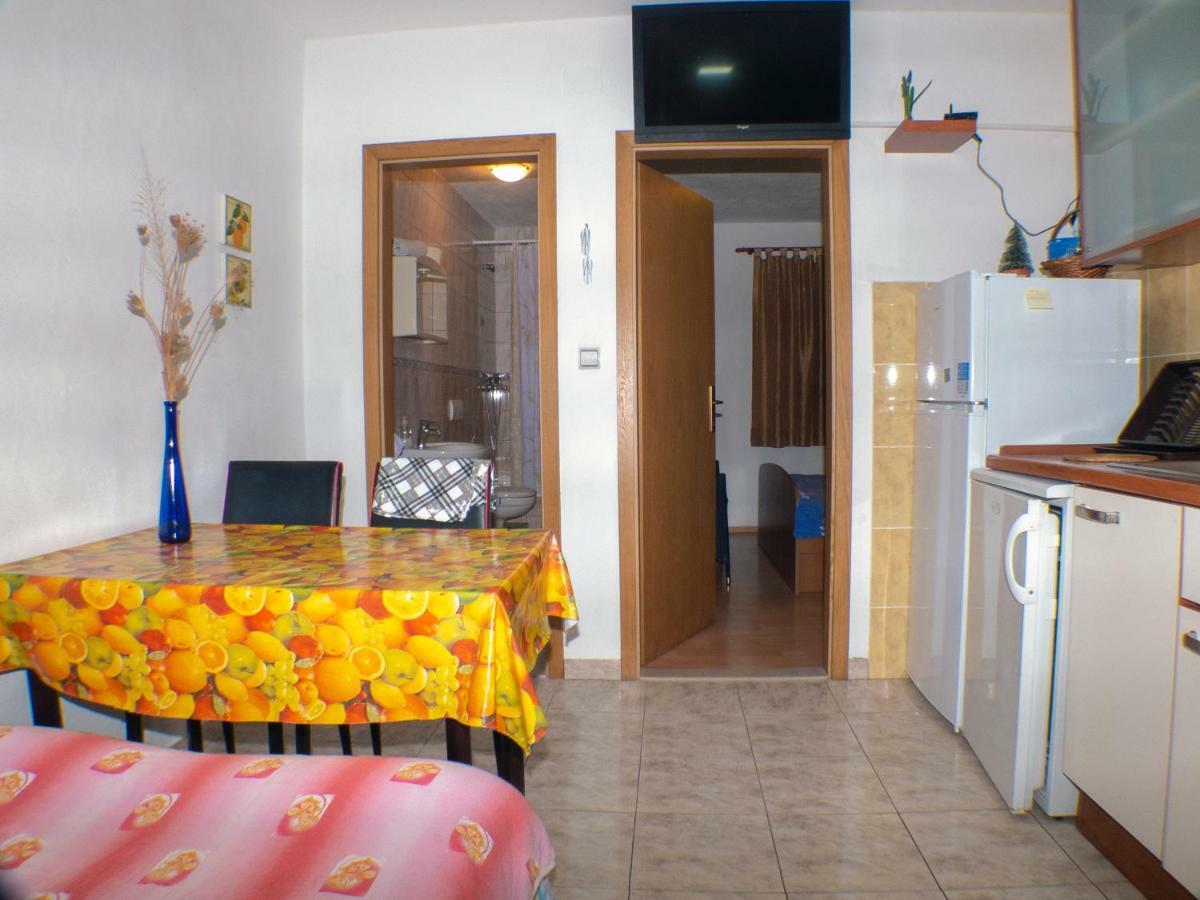 Apartments Plaza Ivan Dolac Exterior photo