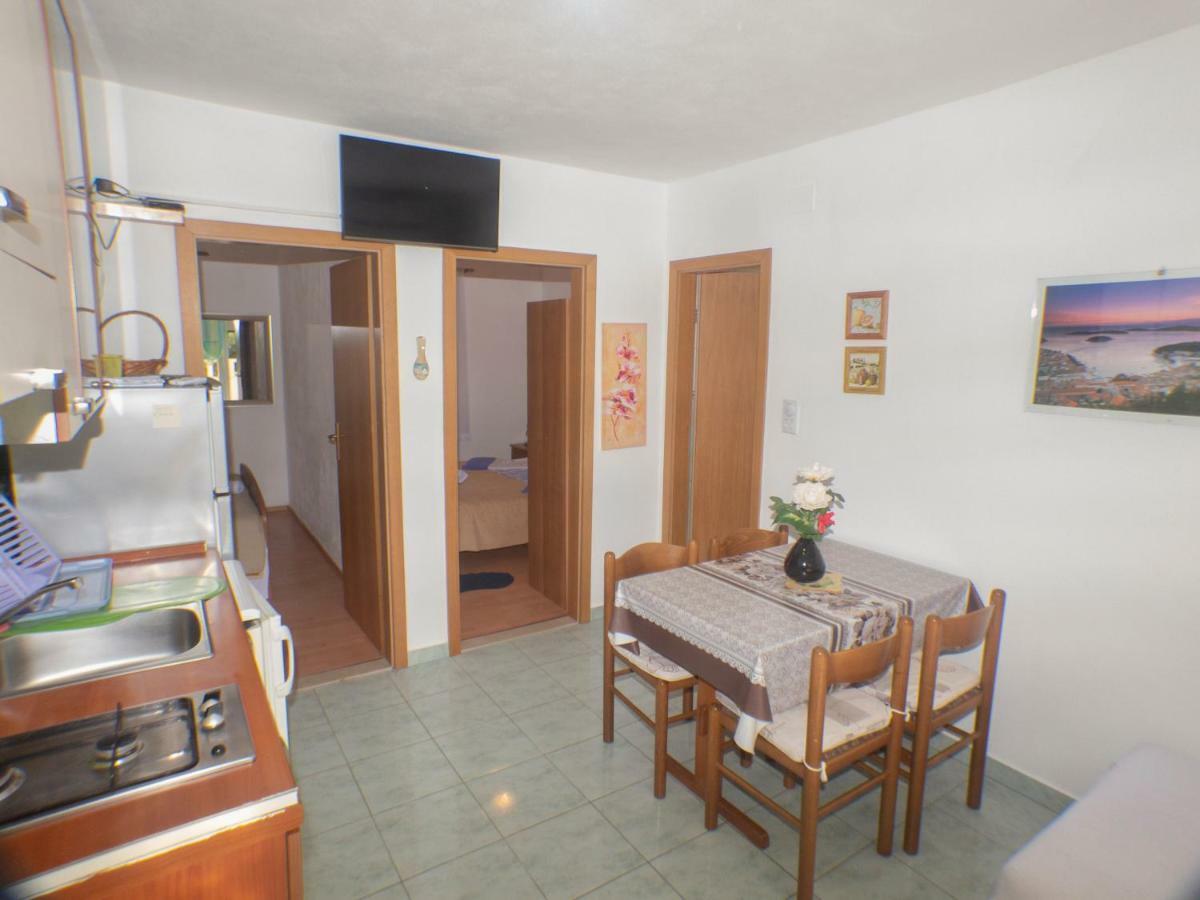 Apartments Plaza Ivan Dolac Exterior photo