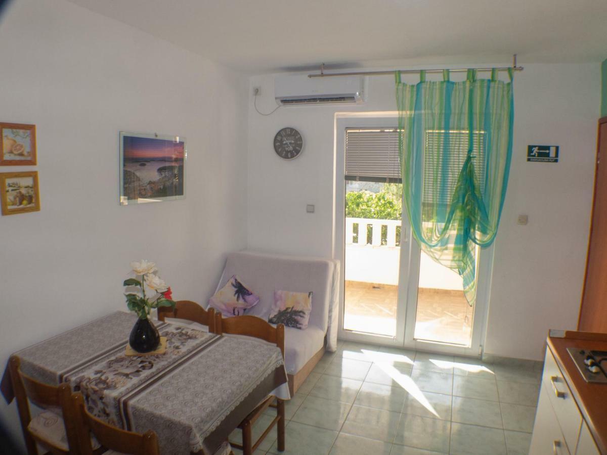 Apartments Plaza Ivan Dolac Exterior photo